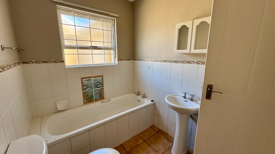 2 Bedroom Property for Sale in Guldenland Western Cape